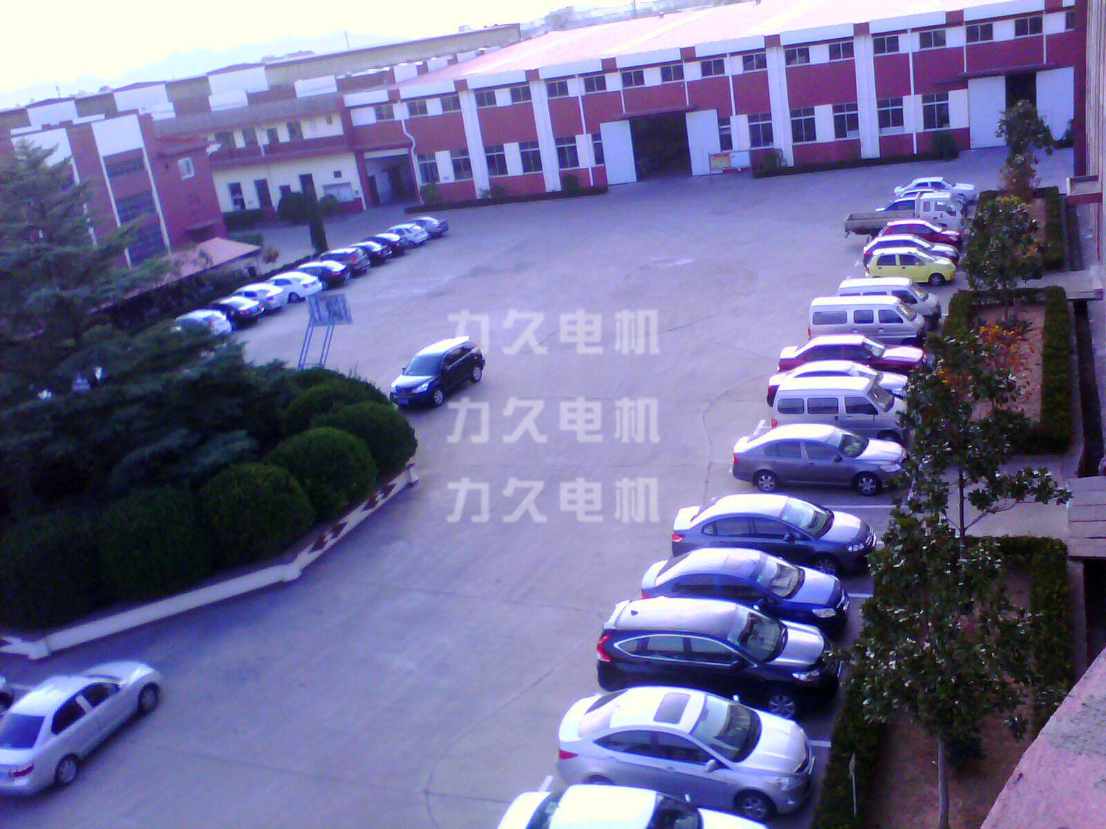 力久電機院內(nèi)車位爆滿